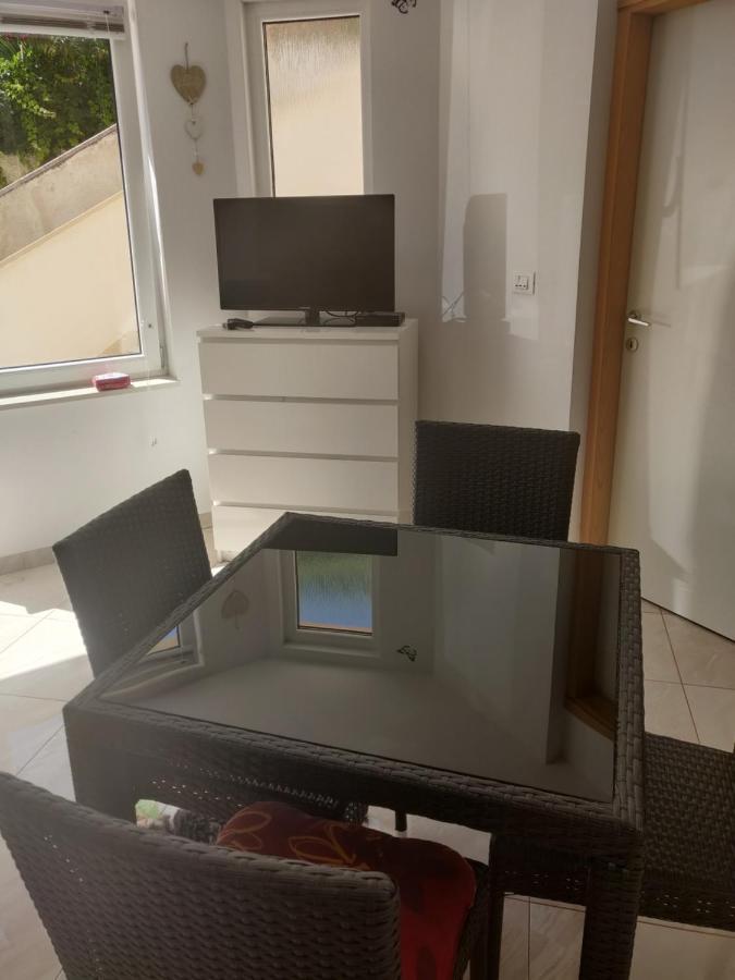 Letizia Apartment Banjole Exterior photo